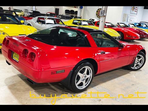 Used 1992 Chevrolet Corvette Coupe image 2