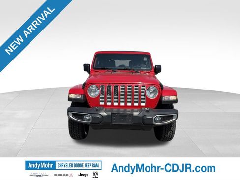Used 2018 Jeep Wrangler Unlimited Sahara AWD/4WD image 2