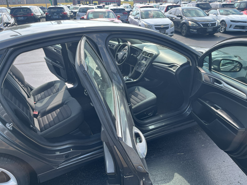 Used 2018 Ford Fusion SE FWD image 36