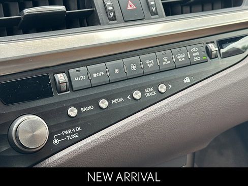 Certified 2021 Lexus ES 300h image 23