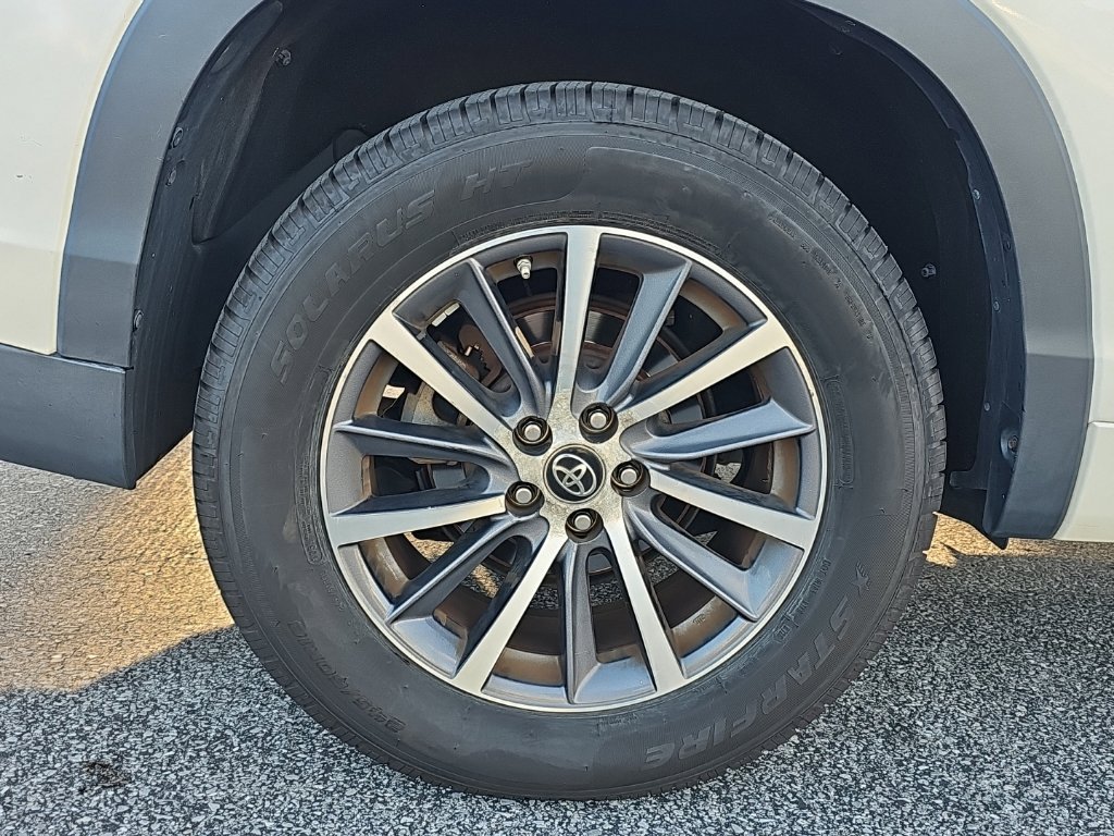 Used 2017 Toyota Highlander XLE FWD image 11