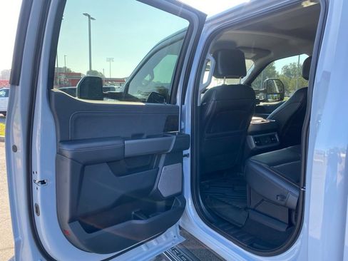 Used 2025 Ford F250 Lariat w/ Black Appearance Package AWD/4WD image 29