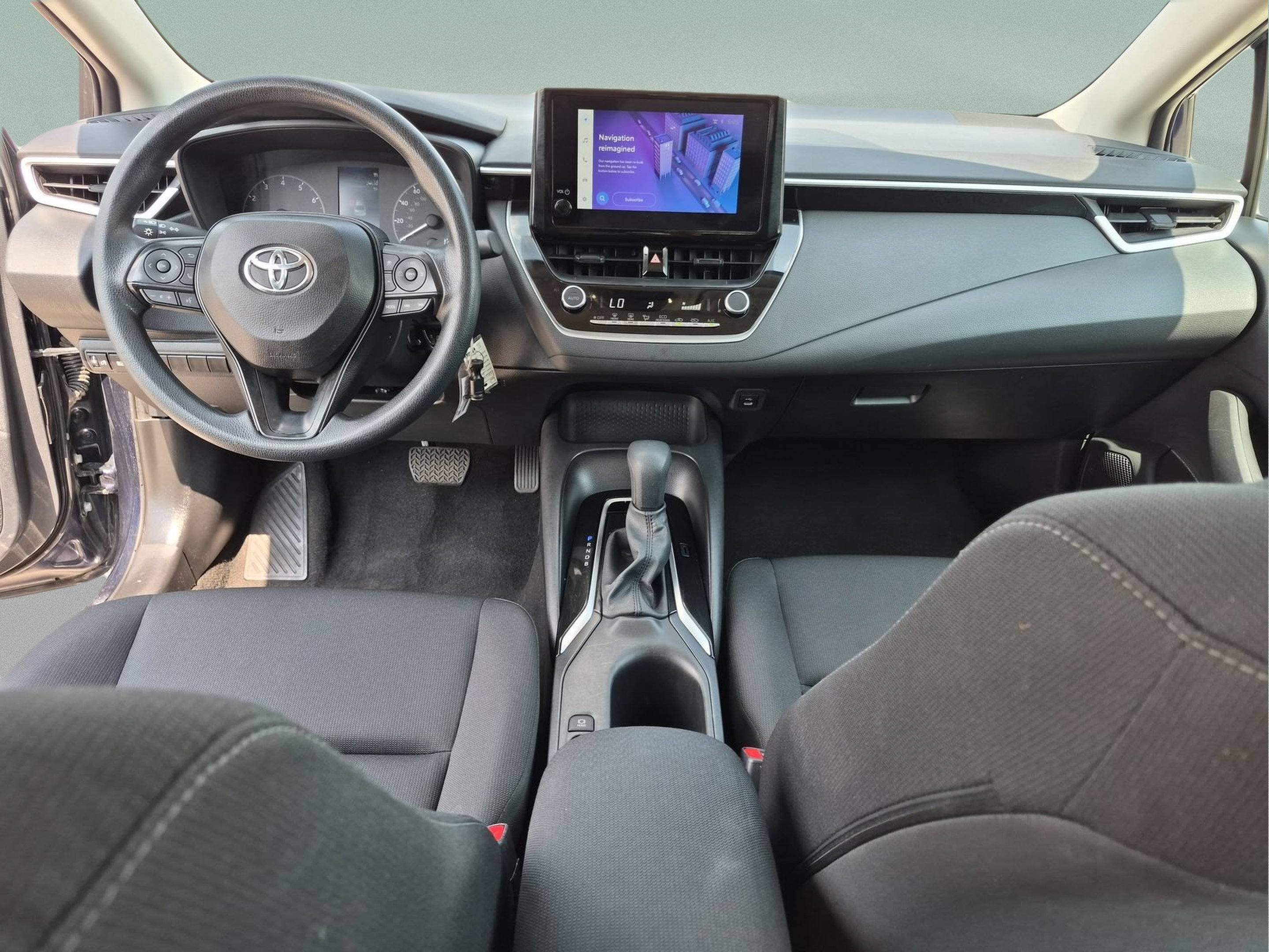 Used 2025 Toyota Corolla LE FWD image 29