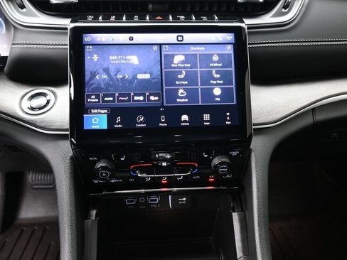 Used 2025 Jeep Grand Cherokee Limited w/ Black Appearance Package RWD image 6