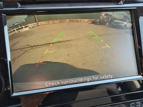 Used 2018 Nissan Rogue SV image 17