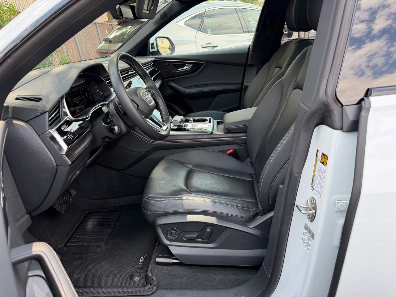 Used 2023 Audi Q8 Prestige w/ Prestige Package AWD/4WD image 4