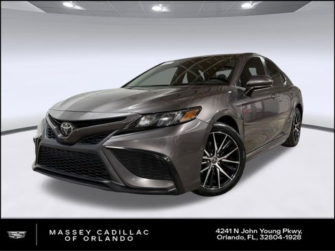 Used 2021 Toyota Camry SE image 1