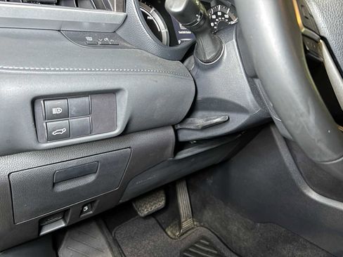 Used 2022 Toyota Highlander LE image 25