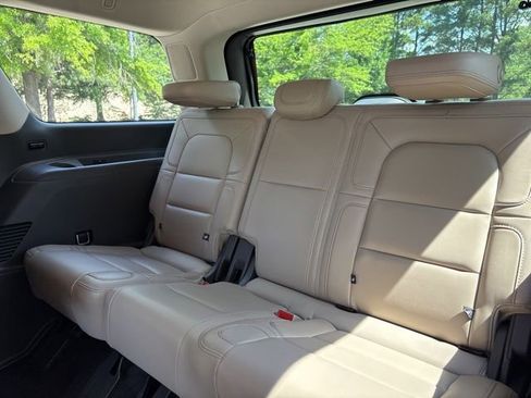 Used 2022 Lincoln Navigator Reserve AWD/4WD image 13