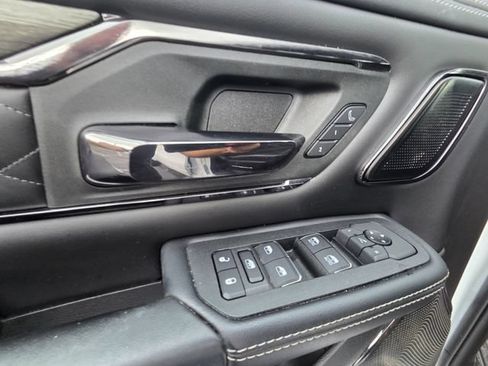 Used 2025 RAM 1500 Limited AWD/4WD image 10