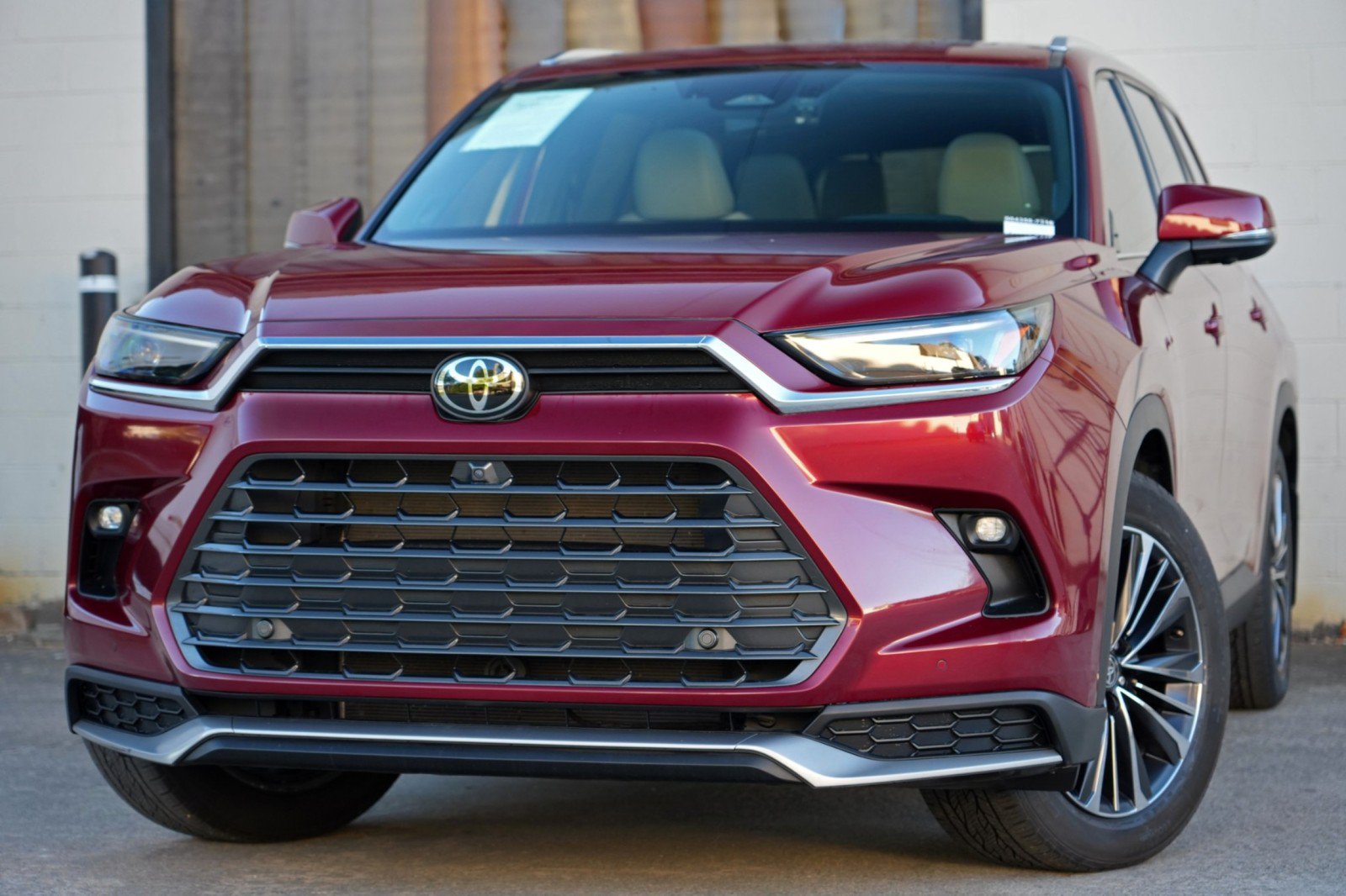 Used 2024 Toyota Grand Highlander AWD Hybrid image 3