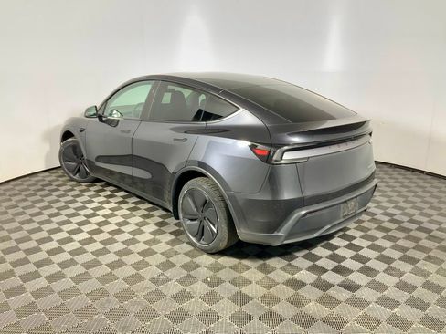 Used 2026 Tesla Model Y Long Range image 12