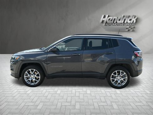 Used 2024 Jeep Compass Latitude AWD/4WD image 7