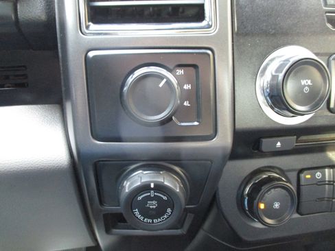 Used 2017 Ford F150 XLT w/ Trailer Tow Package image 18