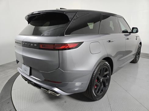 New 2025 Land Rover Range Rover Sport Dynamic SE image 2