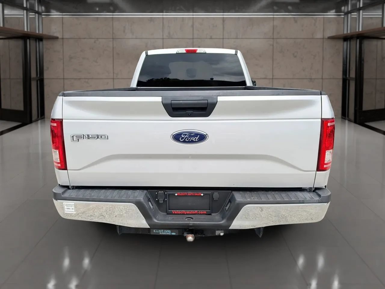 Used 2017 Ford F150 XLT RWD image 4
