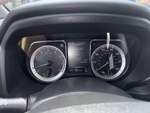Used 2018 Nissan Titan SV w/ SV Convenience Package AWD/4WD image 11