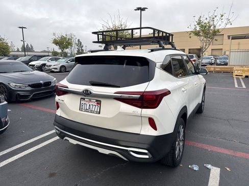 Used 2021 Kia Seltos EX image 3