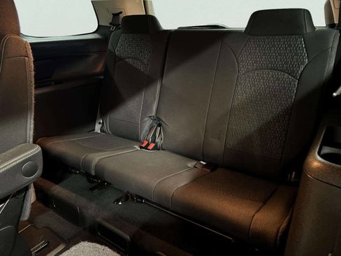 Used 2016 GMC Acadia SLE image 18