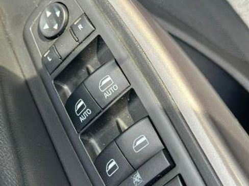 Used 2019 Jeep Cherokee Limited image 16