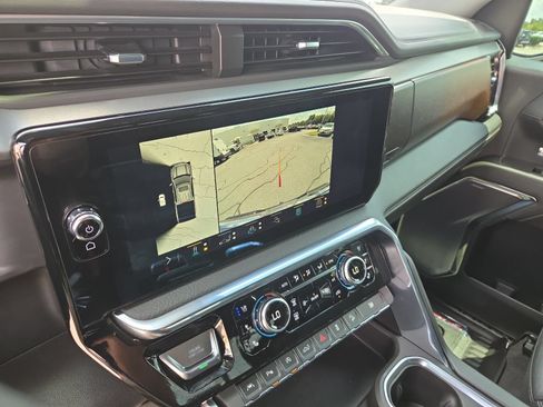 Used 2023 GMC Sierra 1500 Denali w/ Technology Package AWD/4WD image 8