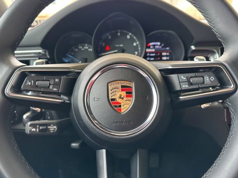 Certified 2025 Porsche Macan image 24