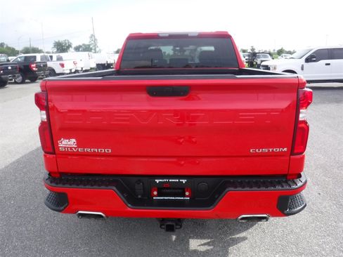 Used 2020 Chevrolet Silverado 1500 Custom w/ Custom Convenience Package AWD/4WD image 3
