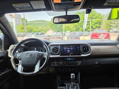 Used 2017 Toyota Tacoma Limited w/ Tow Package AWD/4WD image 16
