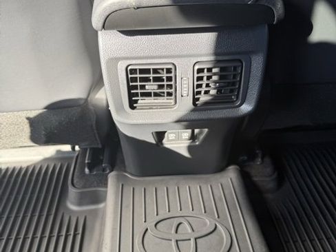 Certified 2021 Toyota Venza Limited image 40