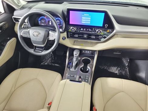 Used 2023 Toyota Highlander Platinum FWD image 15