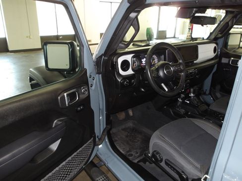 Used 2024 Jeep Wrangler Unlimited Sport AWD/4WD image 8