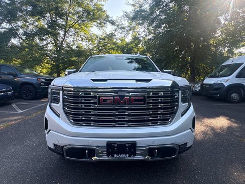 Used 2023 GMC Sierra 1500 Denali AWD/4WD image 3