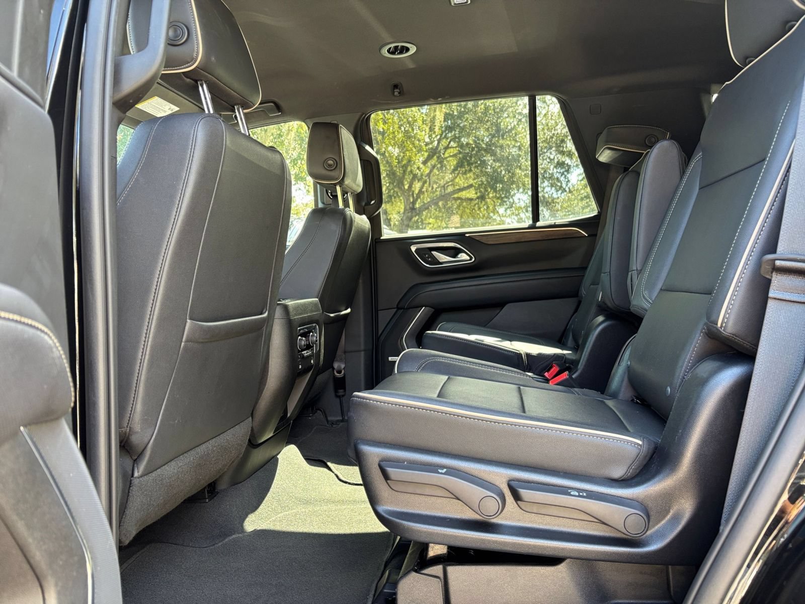 Used 2023 Chevrolet Tahoe Premier AWD/4WD image 28