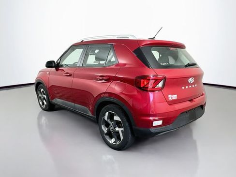Used 2023 Hyundai Venue SEL FWD image 4