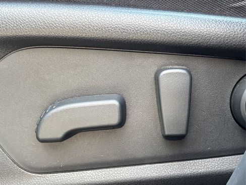 Used 2025 Subaru Forester Premium AWD/4WD image 36