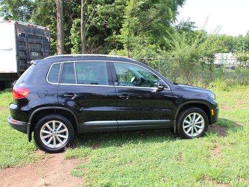 Used 2017 Volkswagen Tiguan Wolfsburg Edition AWD/4WD image 6