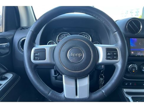 Used 2017 Jeep Compass Latitude image 24