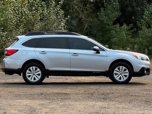 Used 2017 Subaru Outback 2.5i Premium AWD/4WD image 8