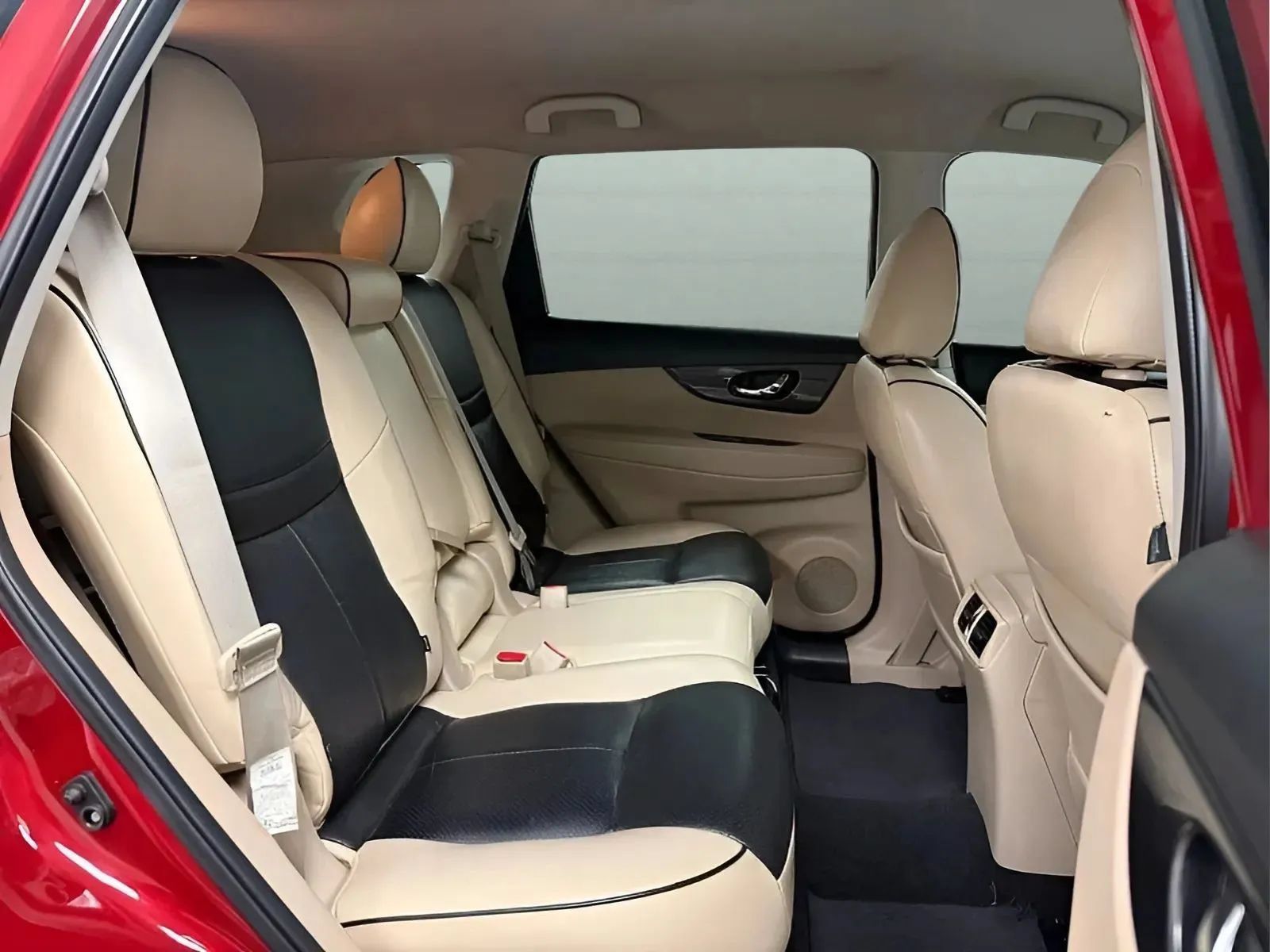 Used 2018 Nissan Rogue SV w/ Premium Package FWD image 13