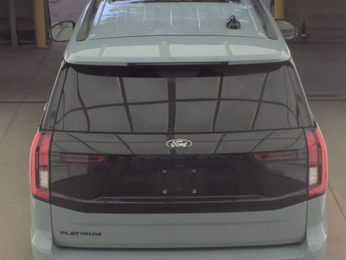 Used 2025 Ford Expedition Platinum w/ Stealth Appearance Package AWD/4WD image 5
