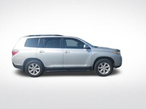 Used 2011 Toyota Highlander 4WD w/ Tech Pkg image 4