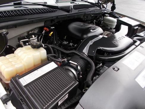 Used 2005 Chevrolet Tahoe Z71 w/ Preferred Equipment Group RWD image 18