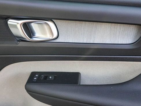 New 2026 Volvo XC40 B4 Plus w/ Climate Package FWD image 18