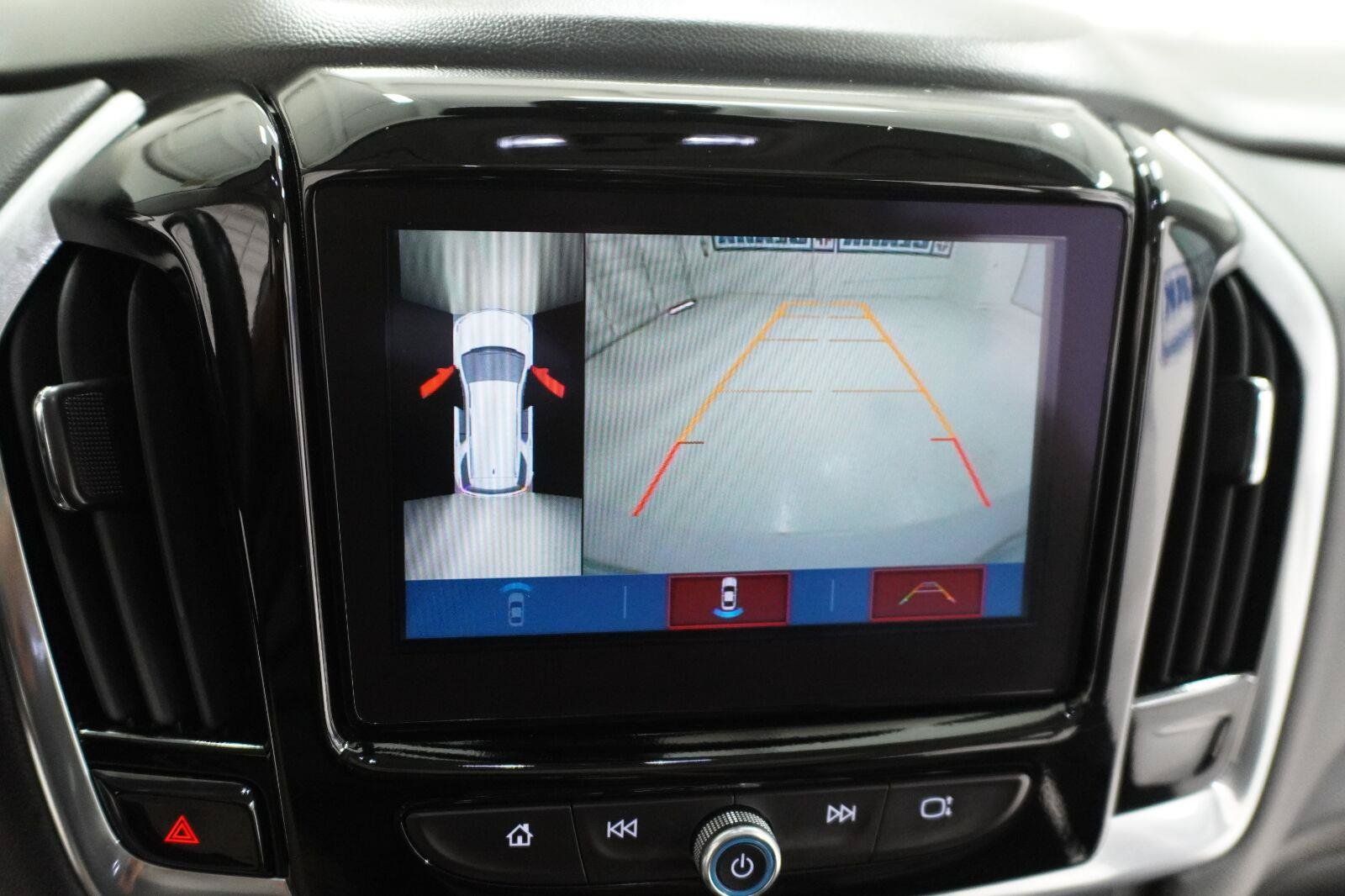 Used 2018 Chevrolet Traverse Premier w/ Driver Confidence II Package FWD image 17