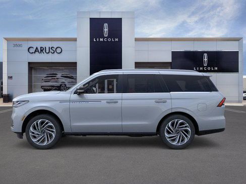 New 2025 Lincoln Navigator Reserve image 3