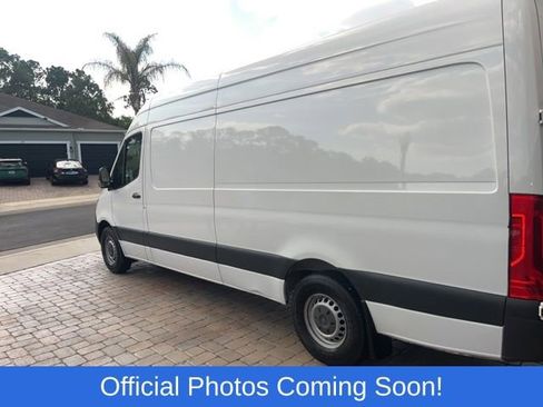 Used 2021 Mercedes-Benz Sprinter 2500 image 4