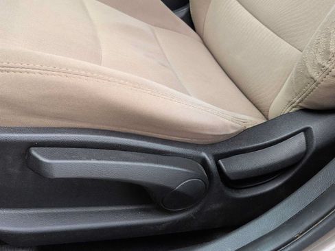 Used 2015 Hyundai Elantra SE FWD image 18