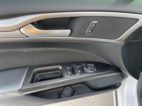 Used 2017 Ford Fusion SE w/ Fusion SE Technology Package image 21