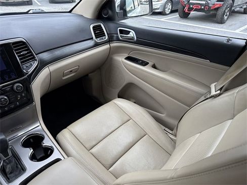 Used 2019 Jeep Grand Cherokee Limited w/ Luxury Group II image 19