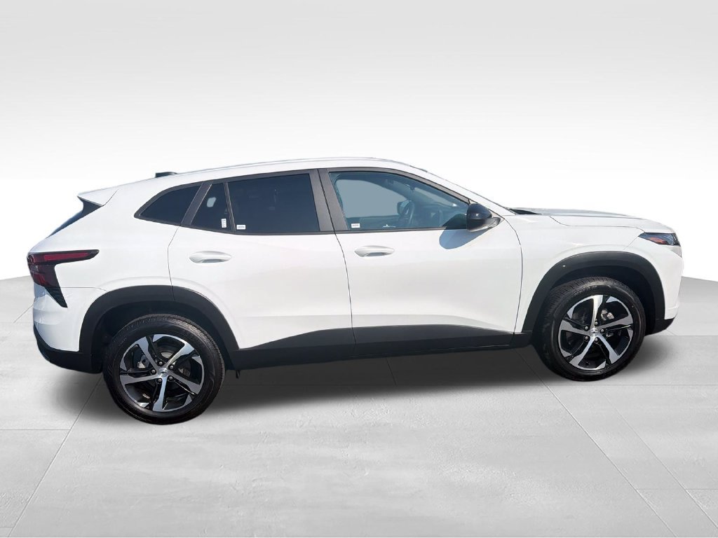 Used 2025 Chevrolet Trax RS w/ Driver Confidence Package FWD image 21